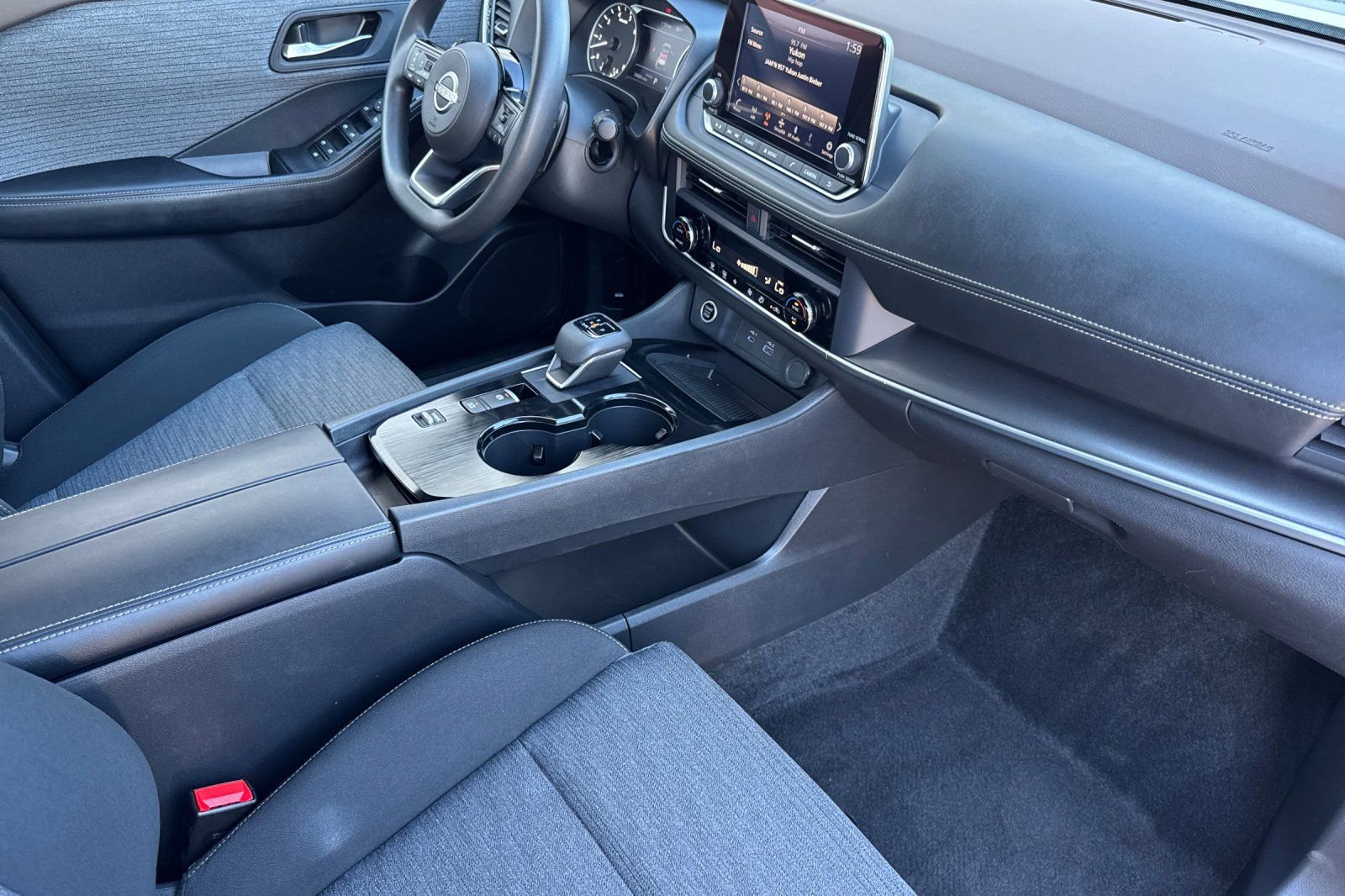 Used 2023 Nissan Rogue SV image 15