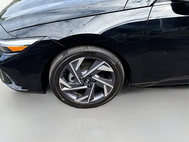 Certified 2025 Hyundai Elantra SEL image 30