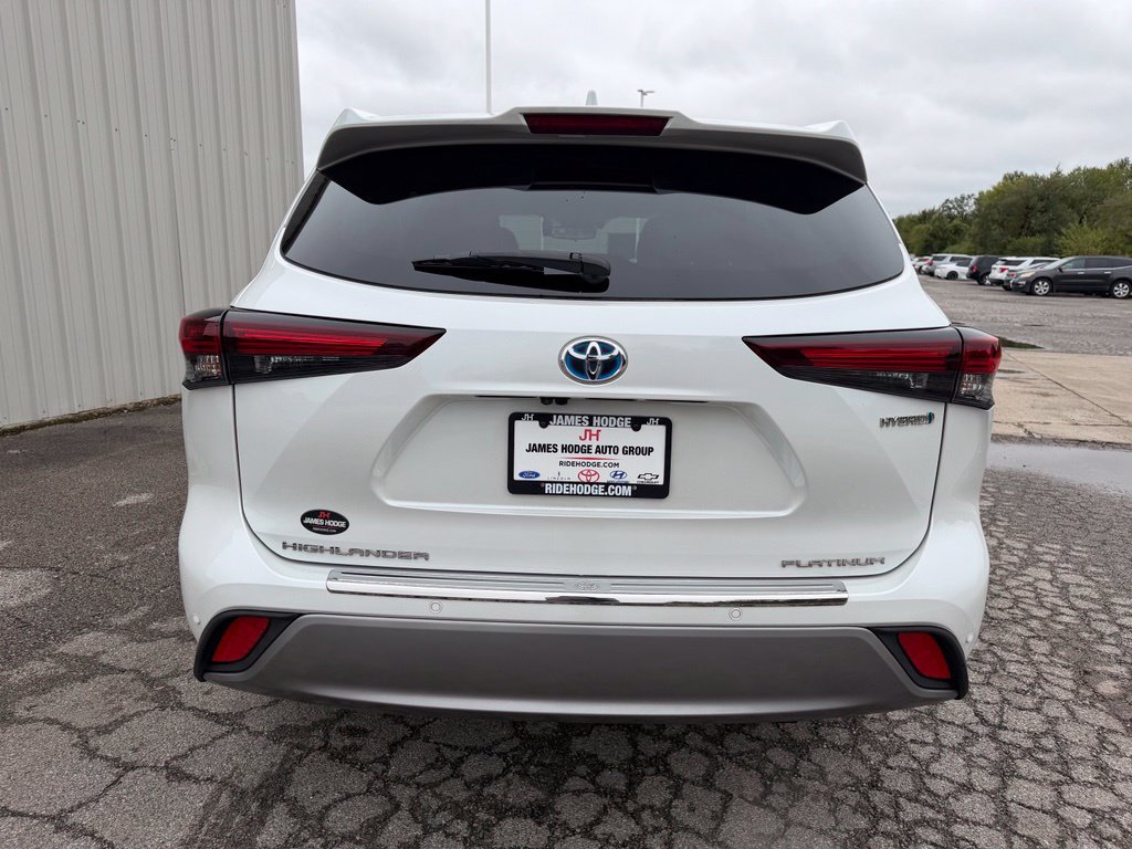 Used 2024 Toyota Highlander Platinum AWD/4WD image 6