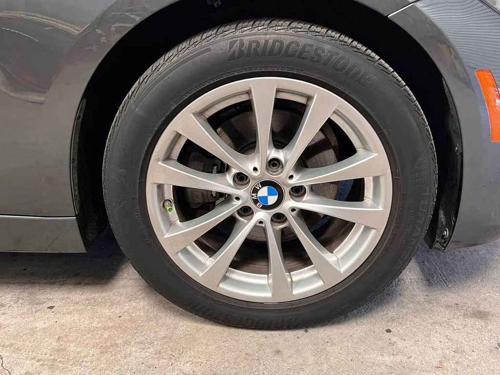 Used 2017 BMW 320i xDrive Sedan AWD/4WD image 44