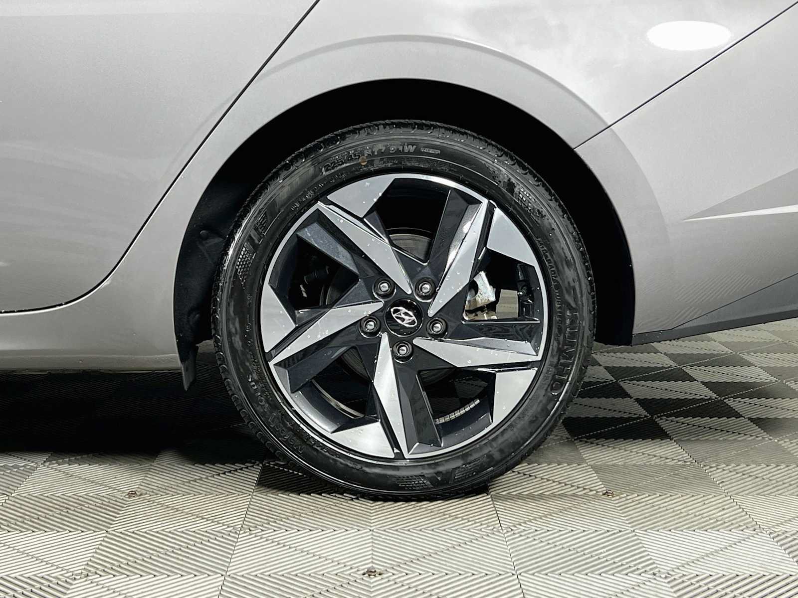 Certified 2023 Hyundai Elantra SEL w/ Convenience Package FWD image 31