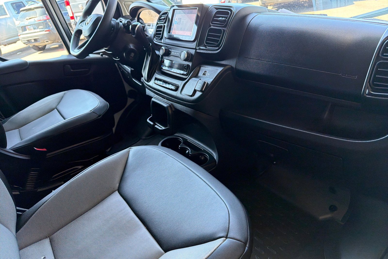 Used 2025 RAM ProMaster 2500 w/ Convenience Group FWD image 14