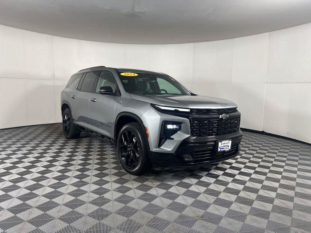 Used 2024 Chevrolet Traverse RS FWD image 13