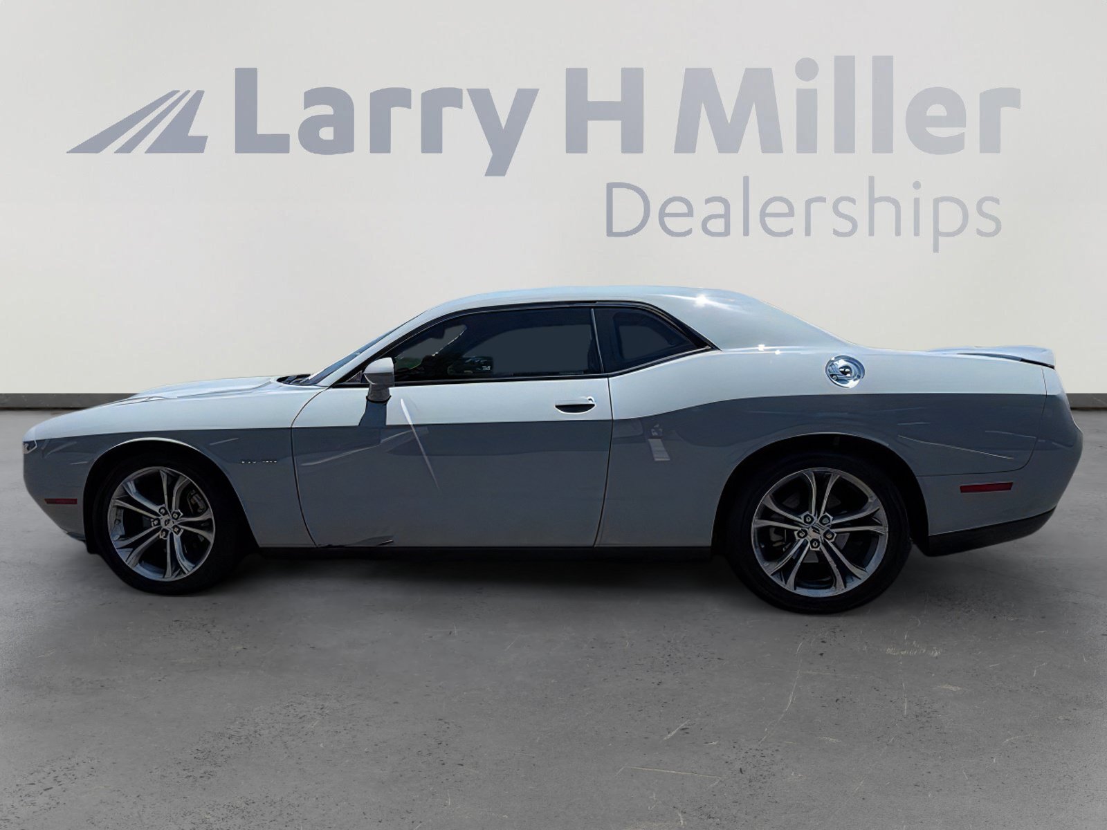 Used 2022 Dodge Challenger R/T RWD image 3