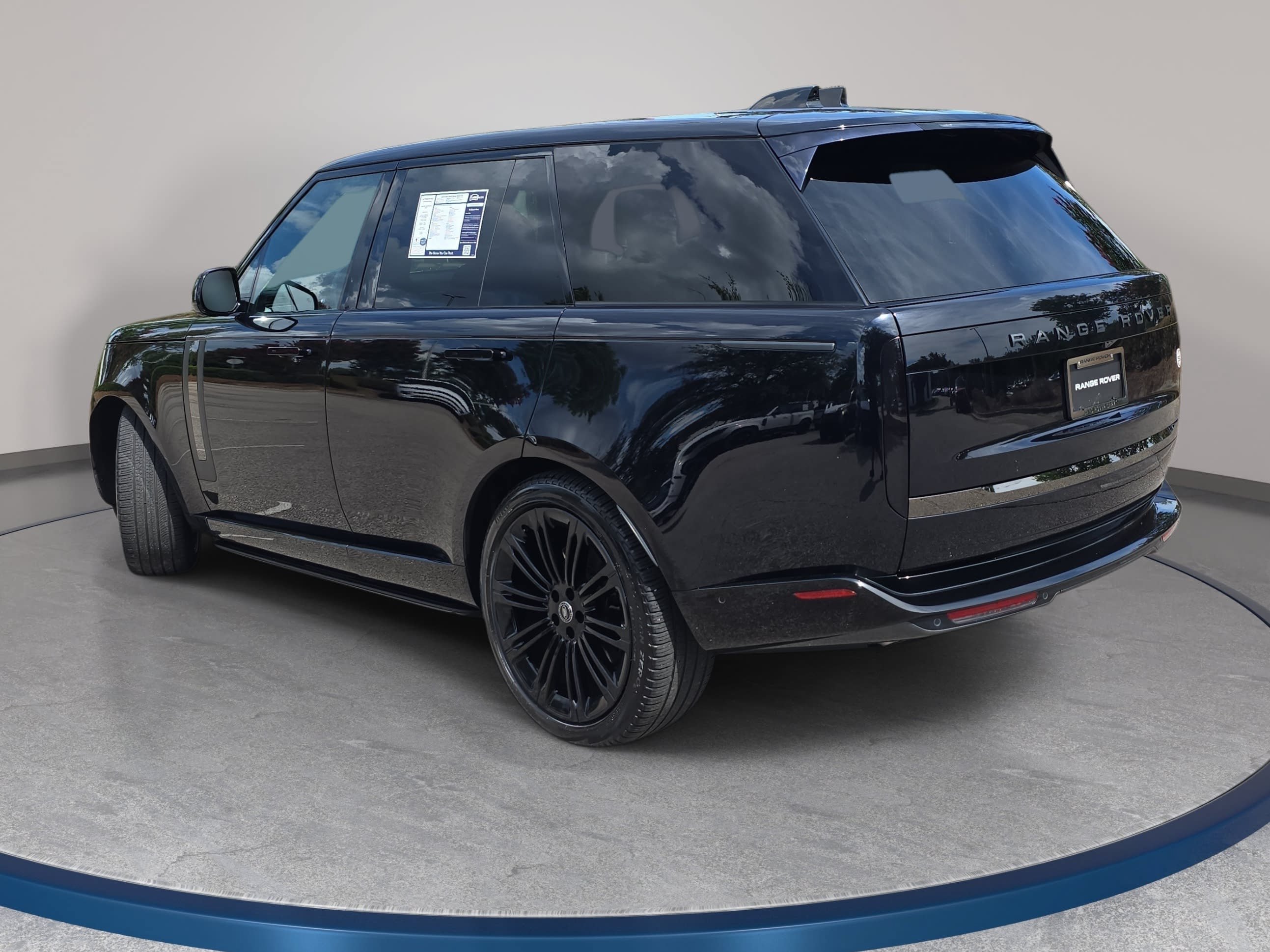 Used 2024 Land Rover Range Rover SV AWD/4WD image 7