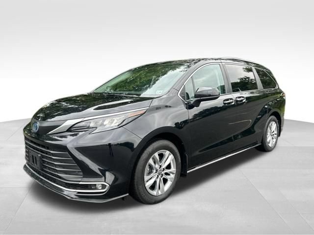 Used 2024 Toyota Sienna XLE w/ XLE Plus Package AWD/4WD image 1