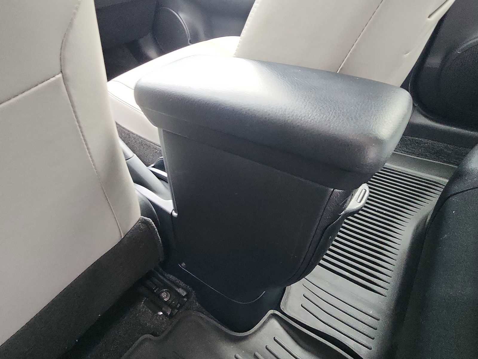 Used 2018 Toyota Prius C Four image 22