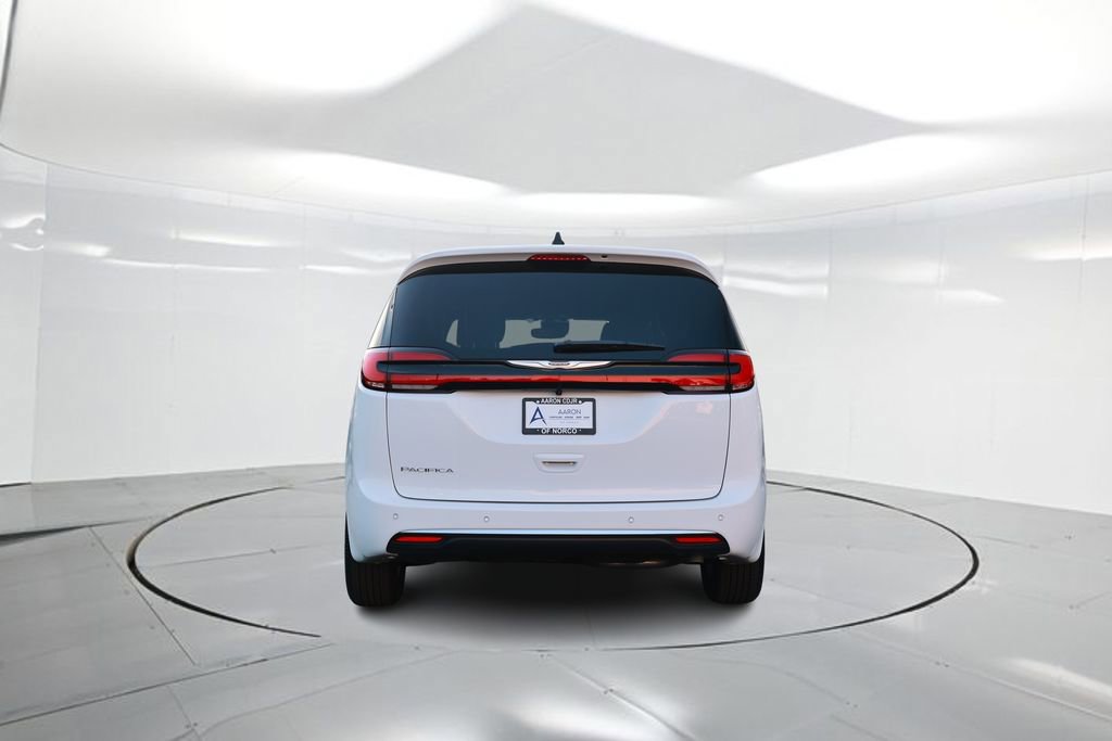 New 2026 Chrysler Pacifica Select image 3