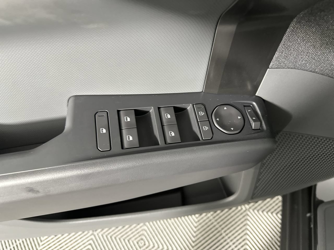 New 2027 Kia EV3 Wind FWD image 3