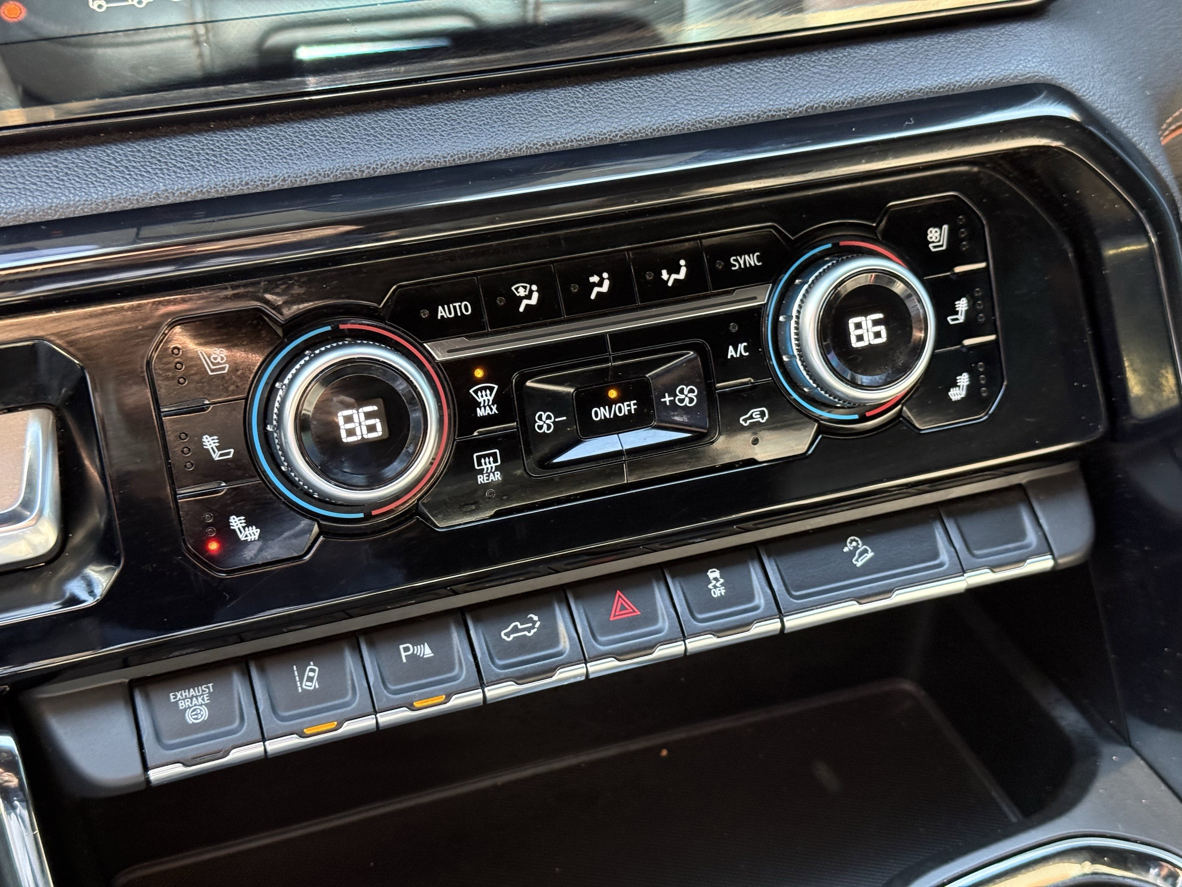 Used 2024 GMC Sierra 2500 AT4 image 21