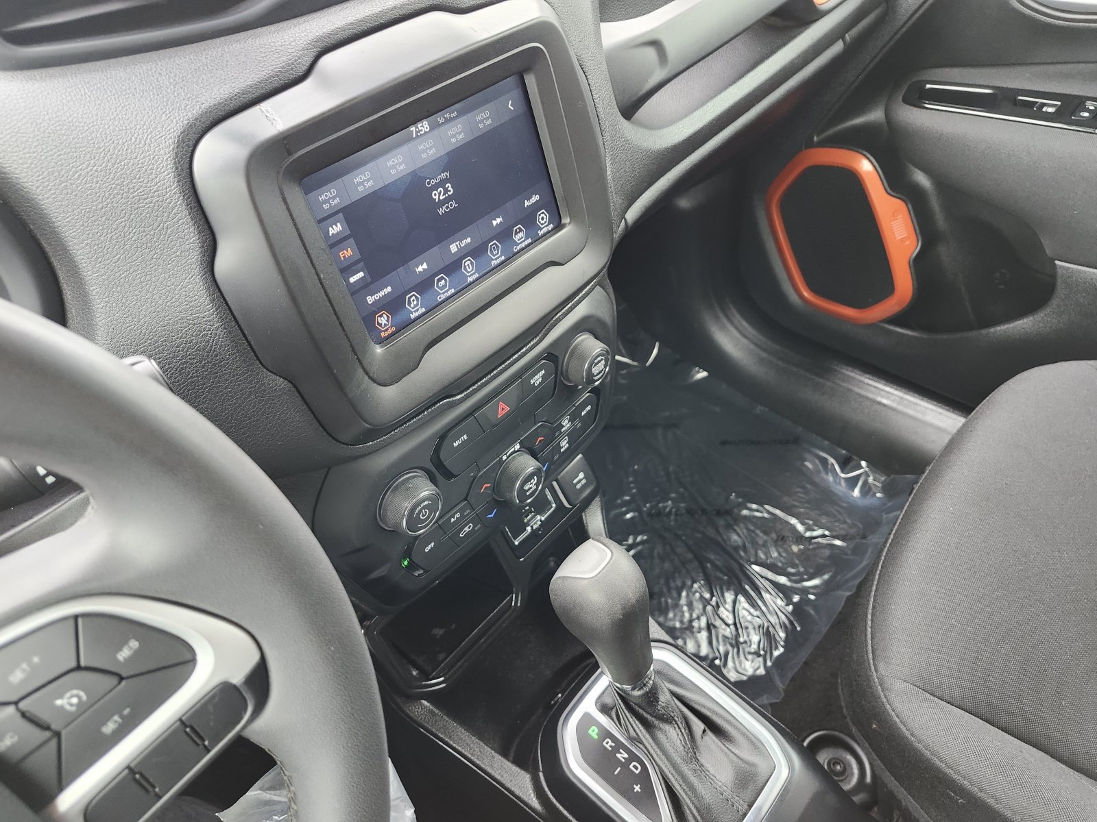 Used 2020 Jeep Renegade Latitude FWD image 25