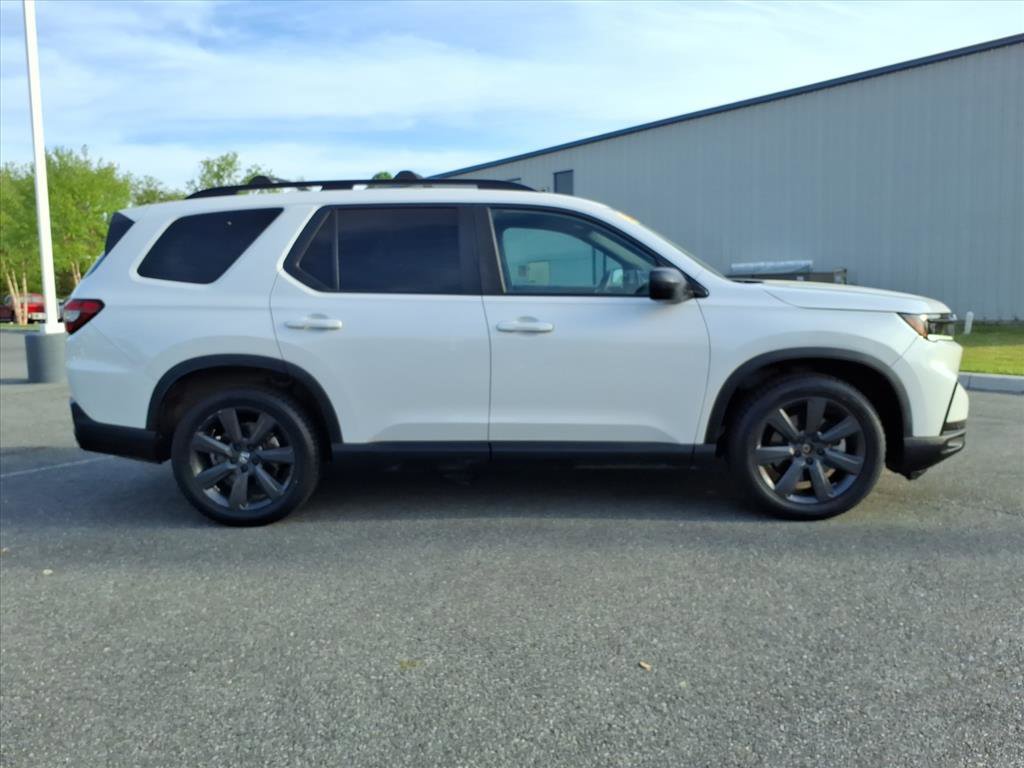 Used 2023 Honda Pilot Sport image 3
