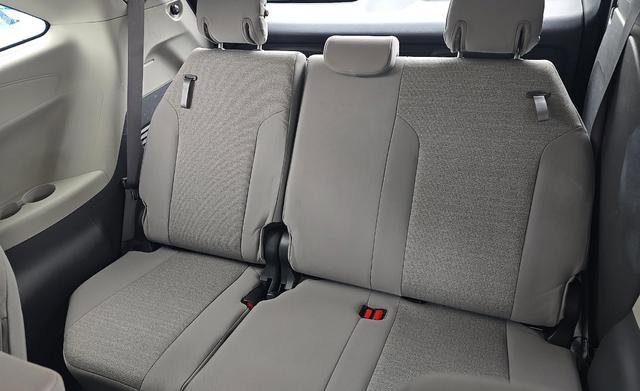 Used 2024 Toyota Sienna LE w/ LE Plus Package image 12