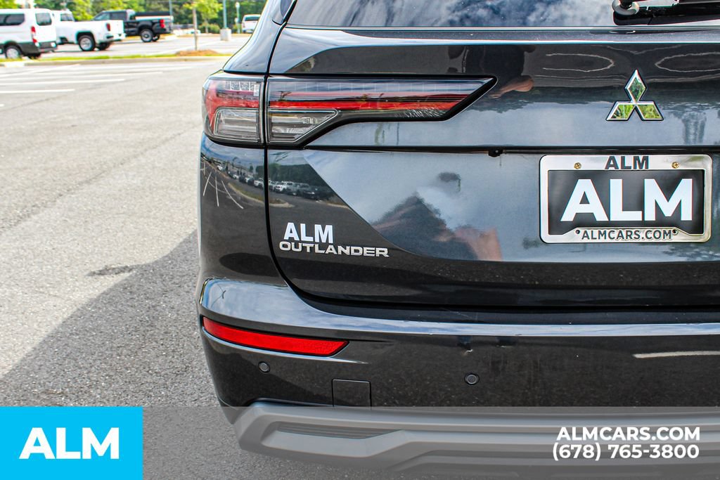Used 2025 Mitsubishi Outlander SE FWD image 13