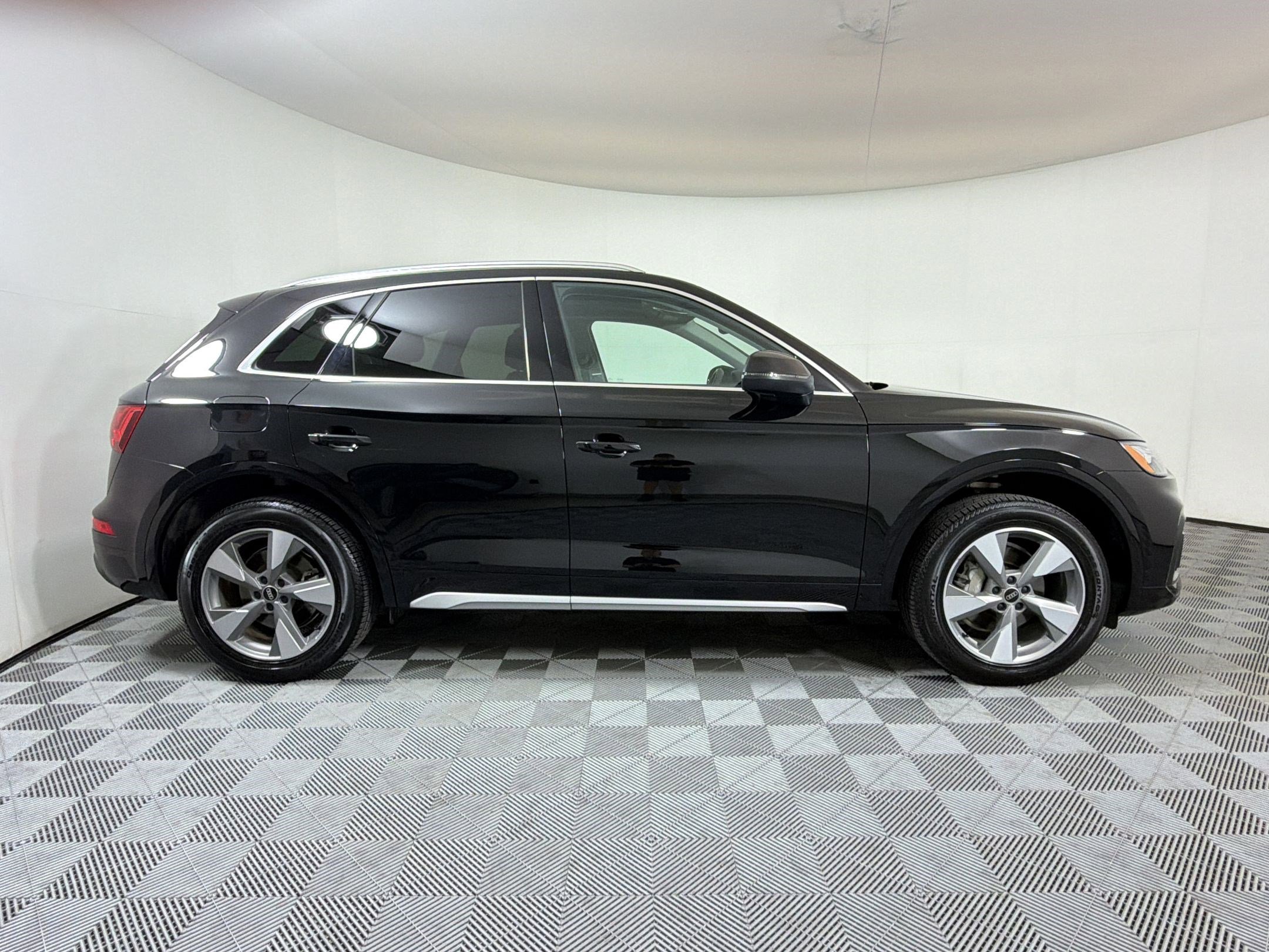 Used 2023 Audi Q5 2.0T Premium w/ Convenience Package AWD/4WD image 8