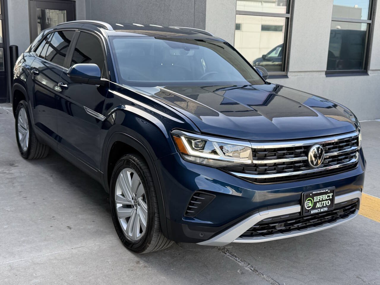 Used 2022 Volkswagen Atlas Cross Sport SE AWD/4WD image 7