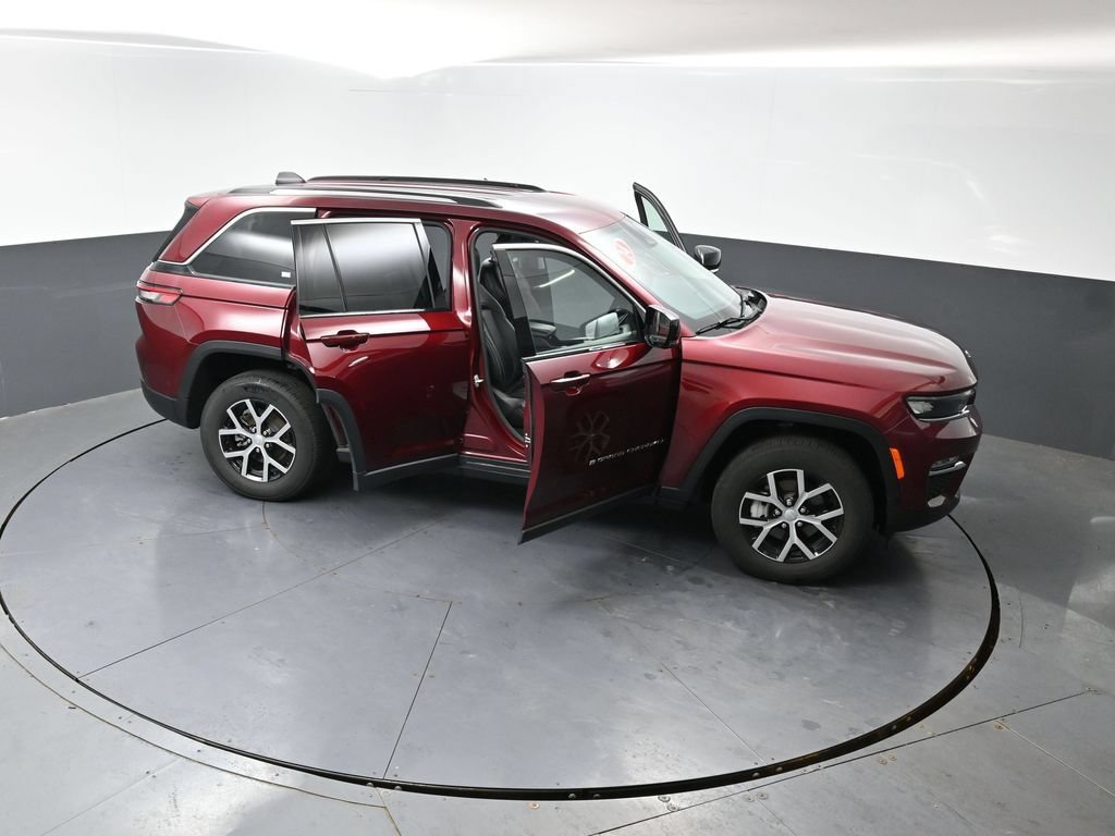 Used 2024 Jeep Grand Cherokee Limited AWD/4WD image 34