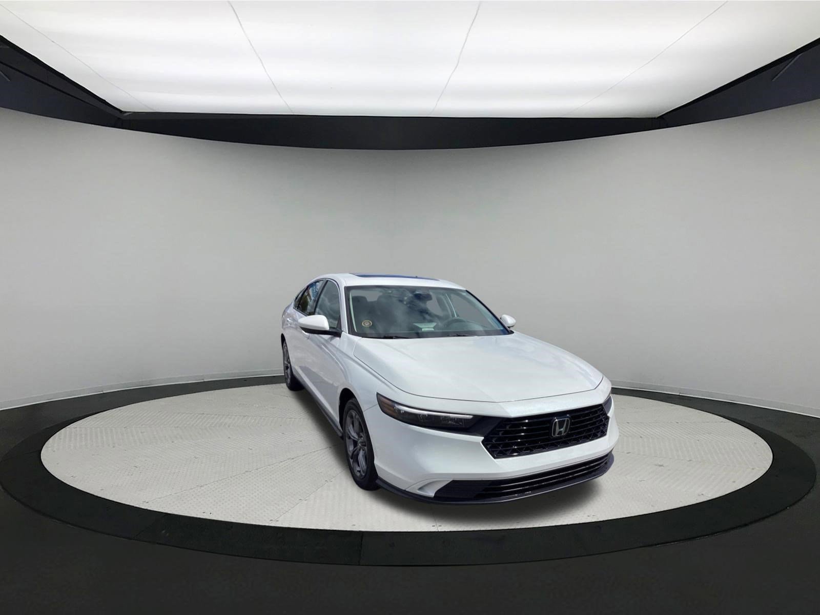 Used 2024 Honda Accord EX image 2