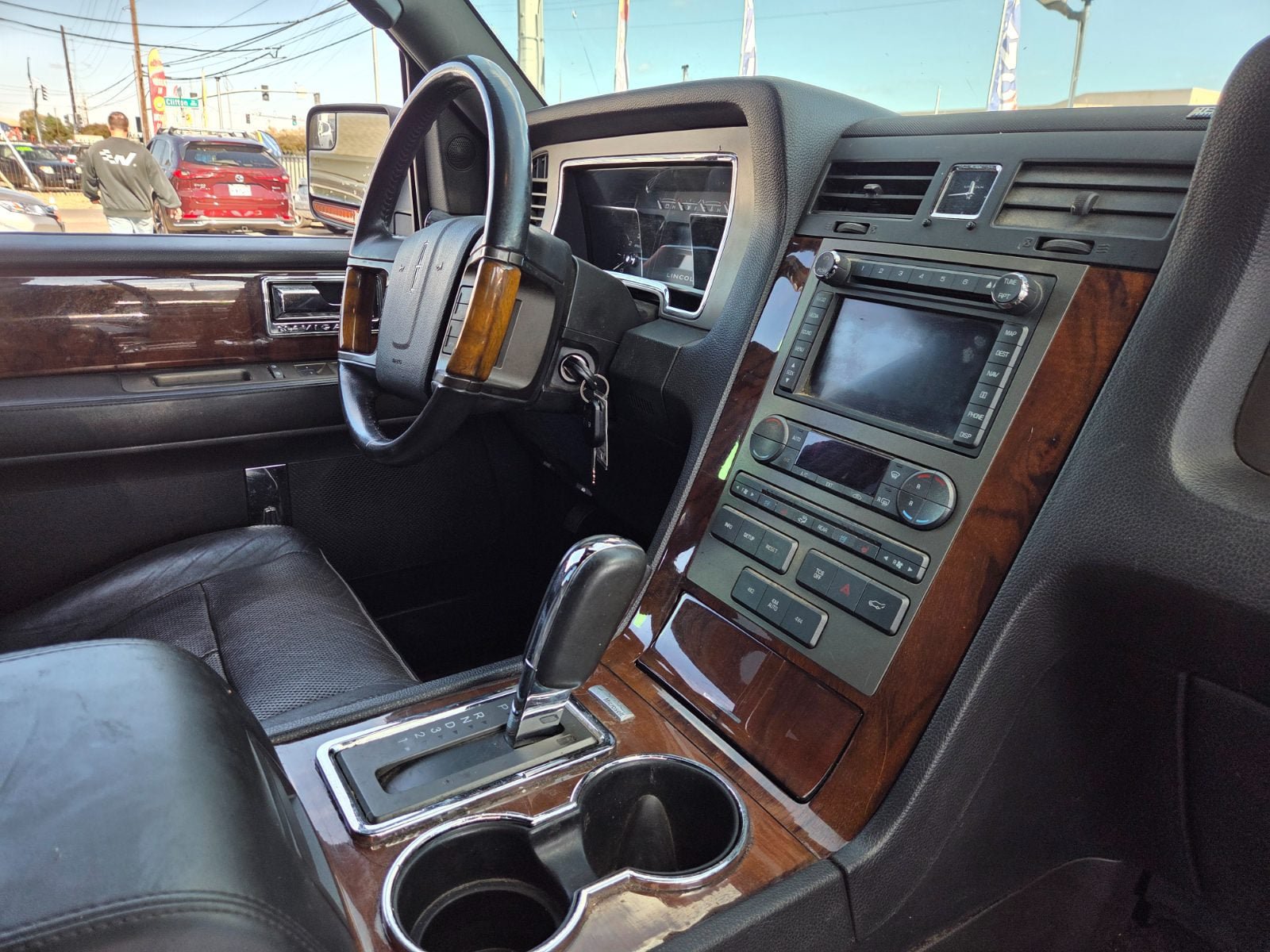 Used 2014 Lincoln Navigator 4WD image 18