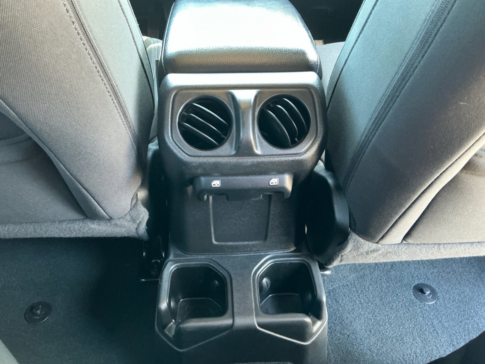 Used 2022 Jeep Wrangler Unlimited Sport image 32