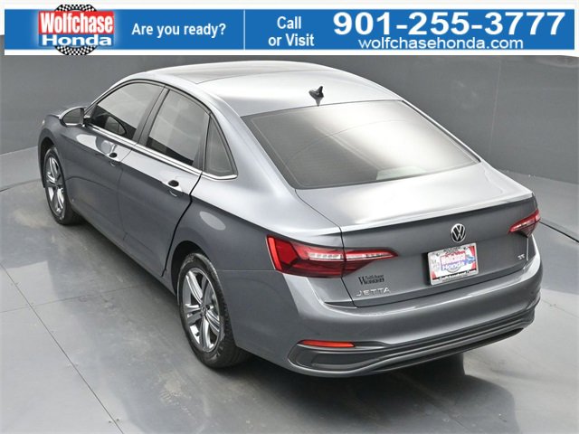Used 2024 Volkswagen Jetta SE w/ Panoramic Sunroof Package image 32