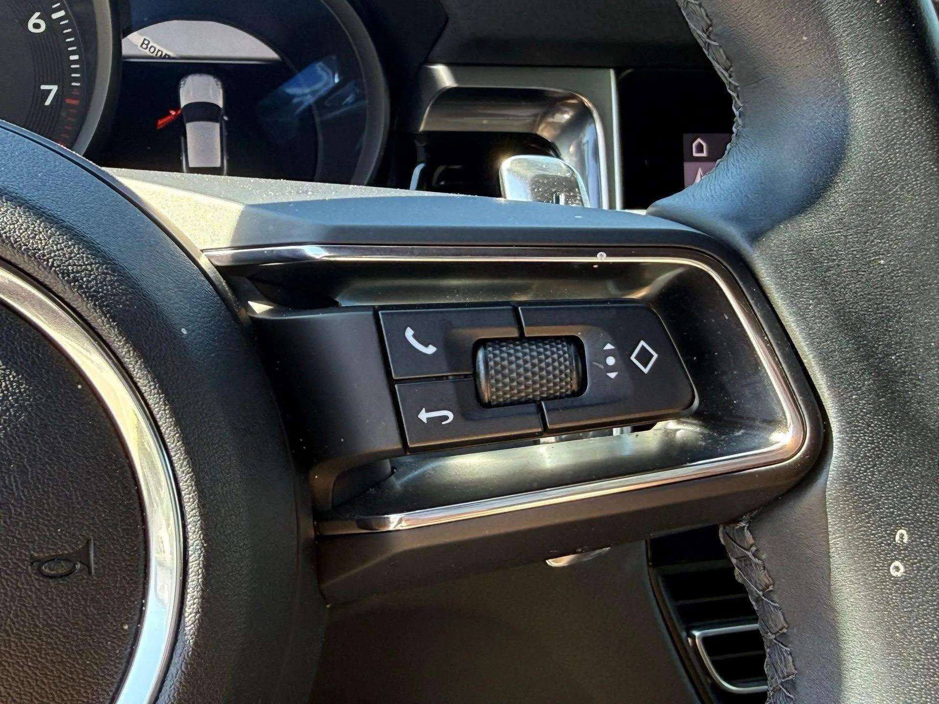 Used 2024 Porsche Macan image 34