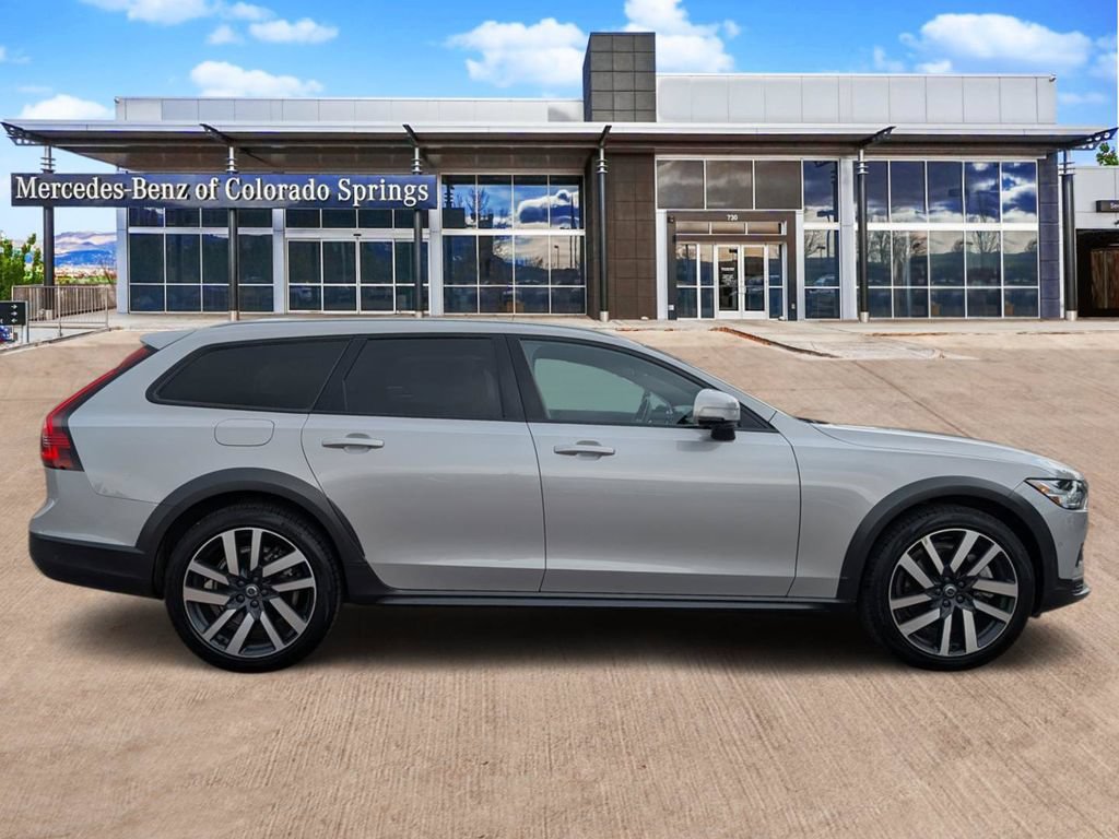 Used 2023 Volvo V90 B6 Cross Country Ultimate AWD/4WD image 4