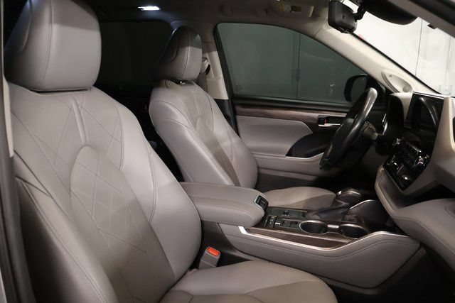 Used 2021 Toyota Highlander Platinum AWD/4WD image 29