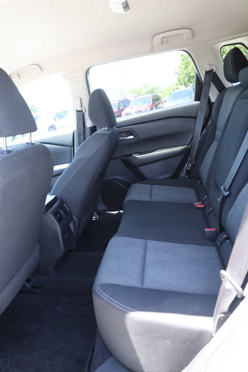 Used 2025 Nissan Rogue SV AWD/4WD image 17