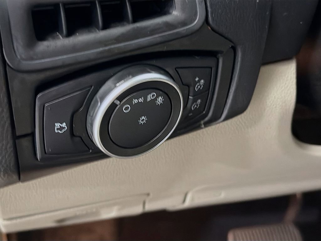Used 2017 Ford Focus SE FWD image 11