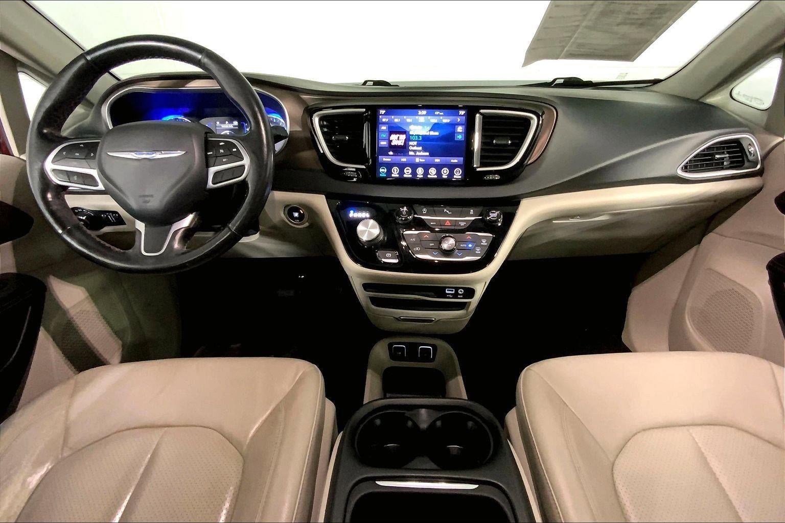 Used 2019 Chrysler Pacifica Touring-L image 15