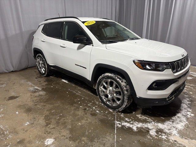 Used 2022 Jeep Compass Latitude image 2