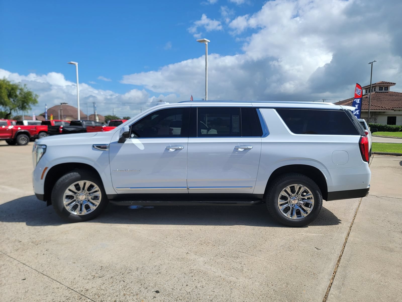 New 2026 GMC Yukon XL Denali w/ LPO, Floor Liner Package AWD/4WD image 4