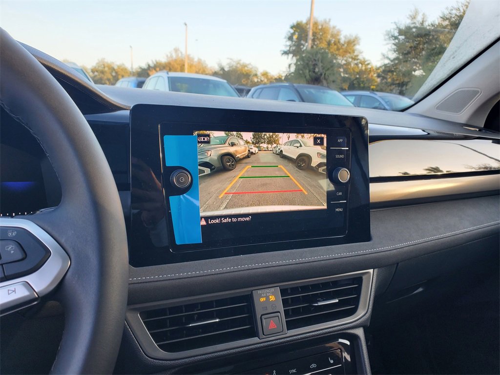 New 2025 Volkswagen Taos SE image 11