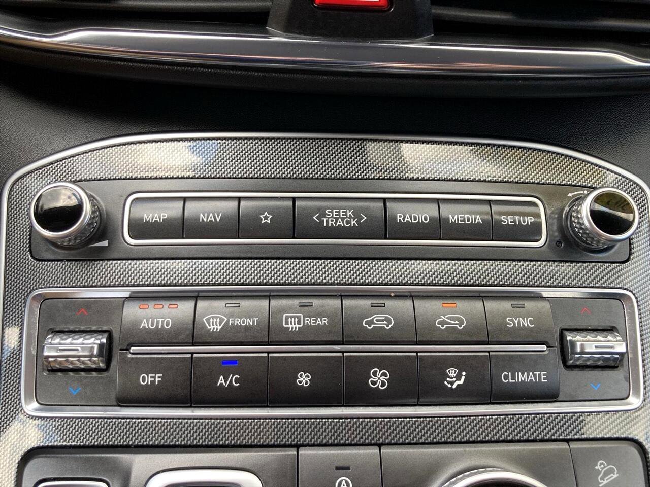 Used 2023 Hyundai Santa Fe Limited image 28