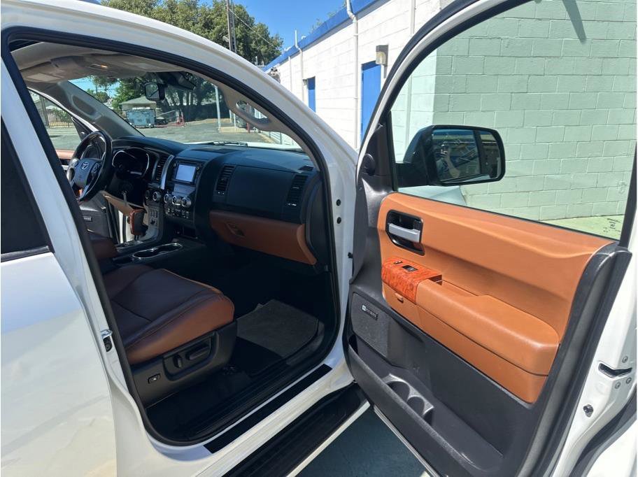 Used 2019 Toyota Sequoia Platinum AWD/4WD image 38