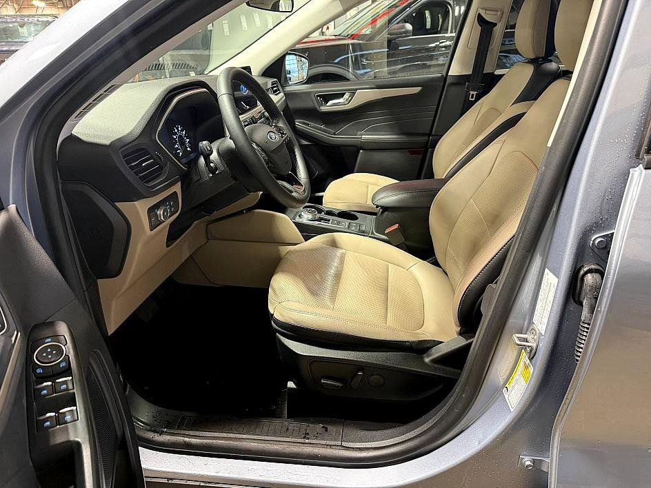 Used 2022 Ford Escape SEL image 6
