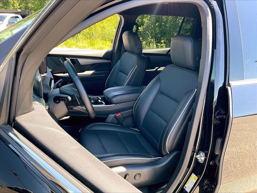 Used 2025 Buick Enclave Preferred AWD/4WD image 9