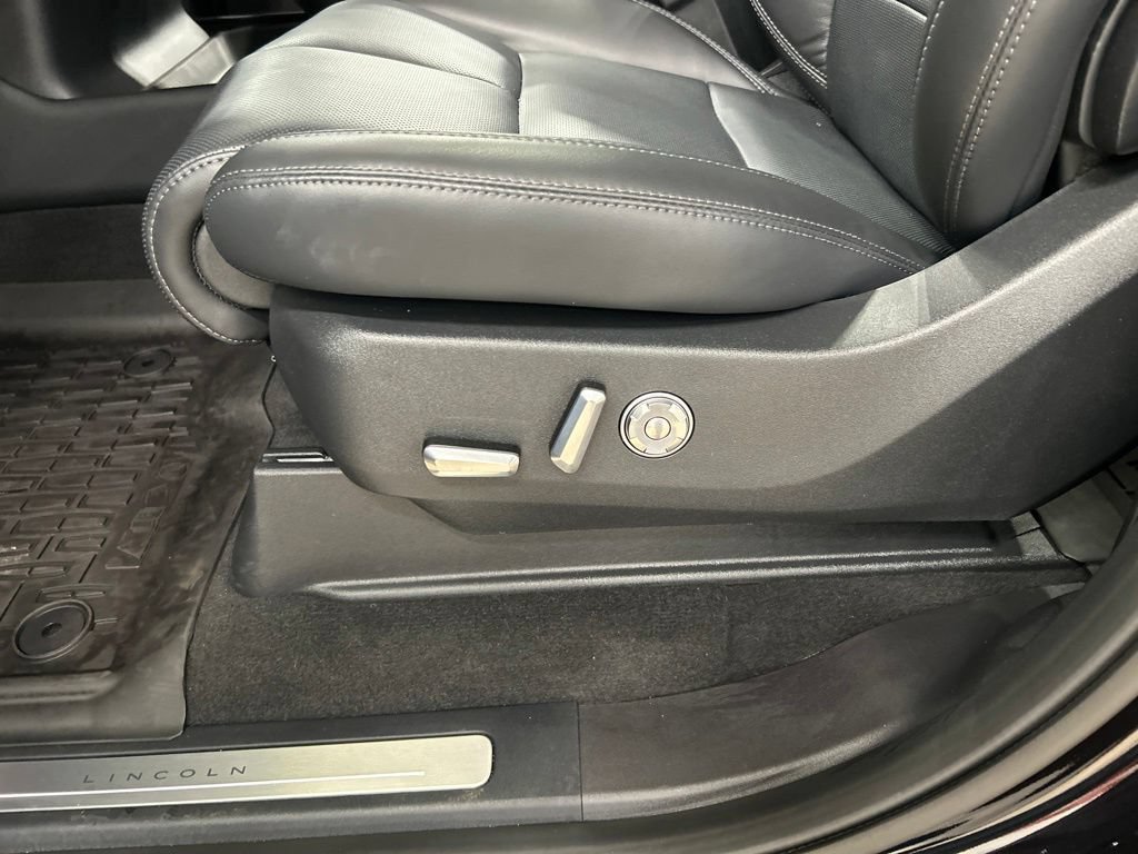 Used 2026 Lincoln Navigator L Reserve AWD/4WD image 11