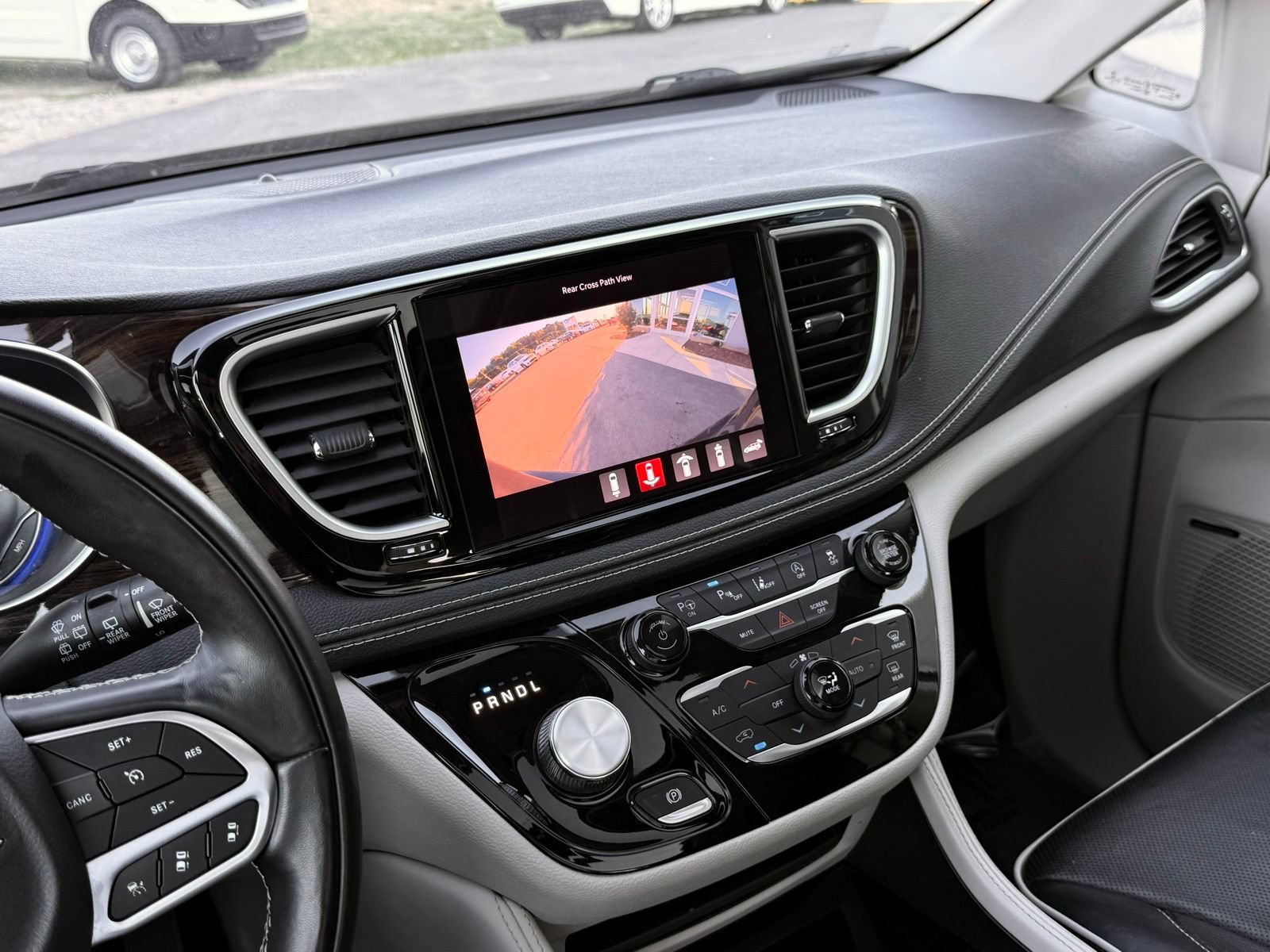 Used 2022 Chrysler Pacifica Limited FWD image 41