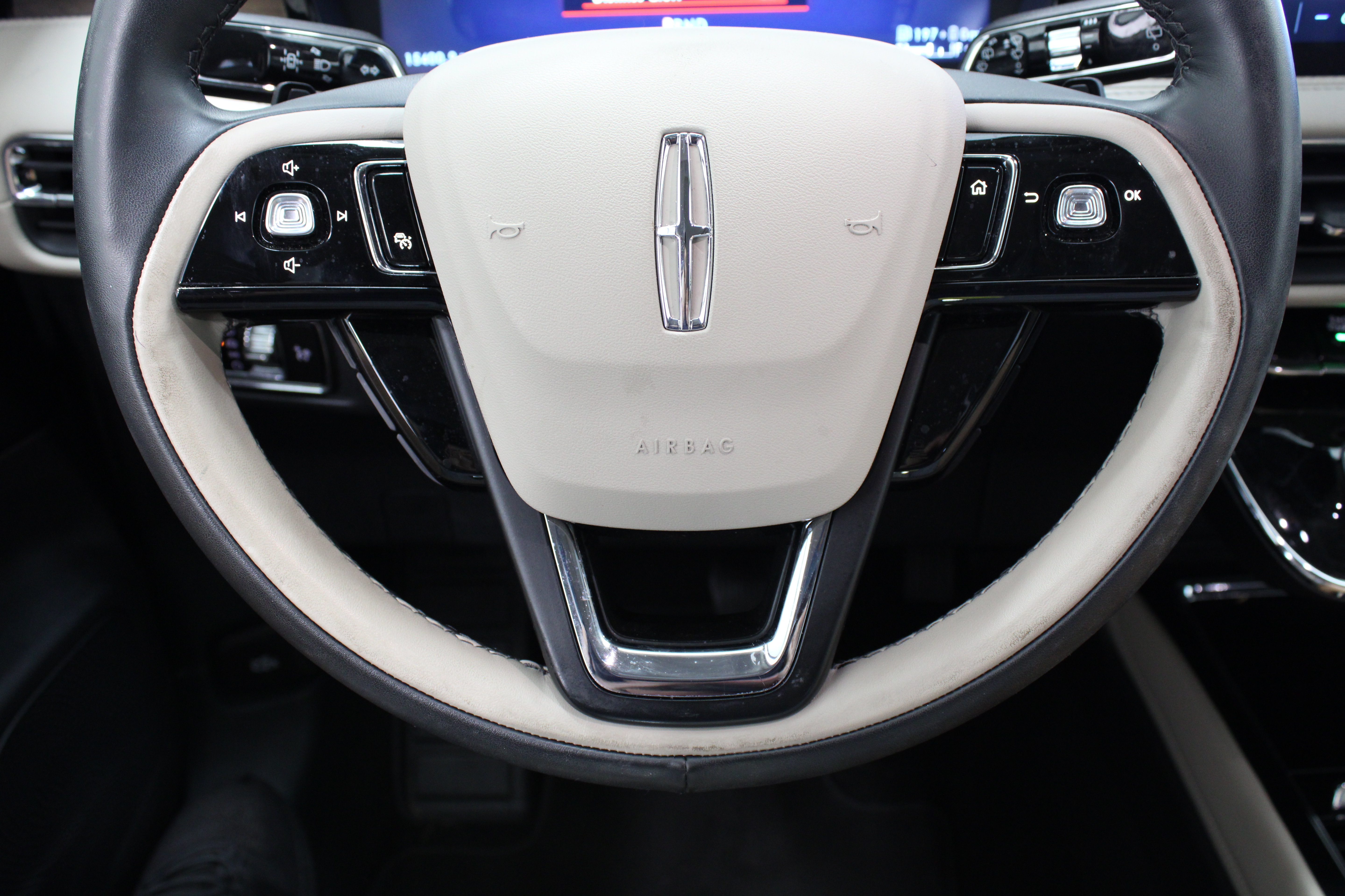 Used 2025 Lincoln Corsair Grand Touring AWD/4WD image 25