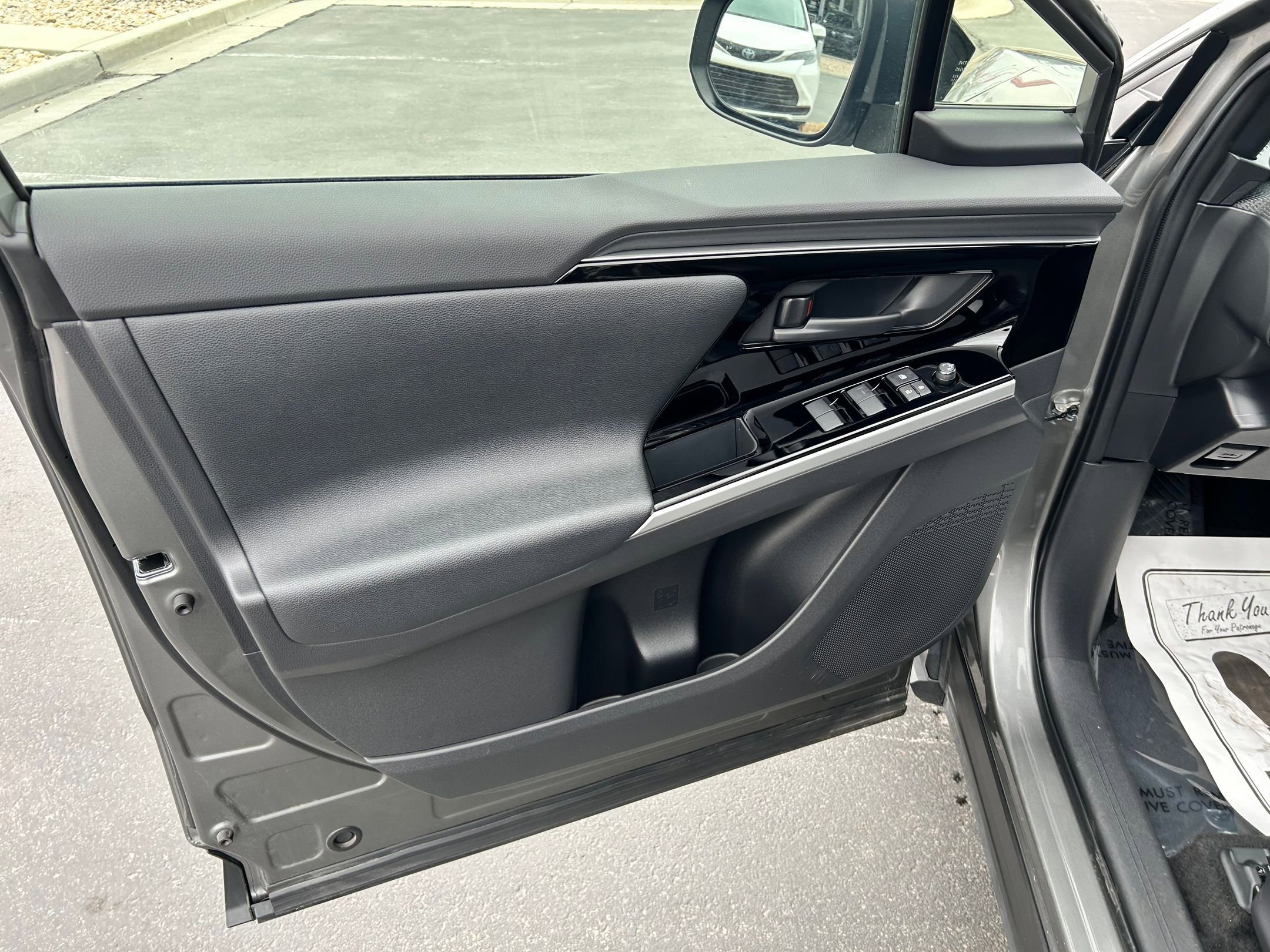 Used 2023 Toyota bZ4X XLE w/ Weather Package image 9