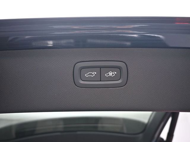 Used 2025 Volvo XC90 B6 Plus w/ Protection Package Premier image 32