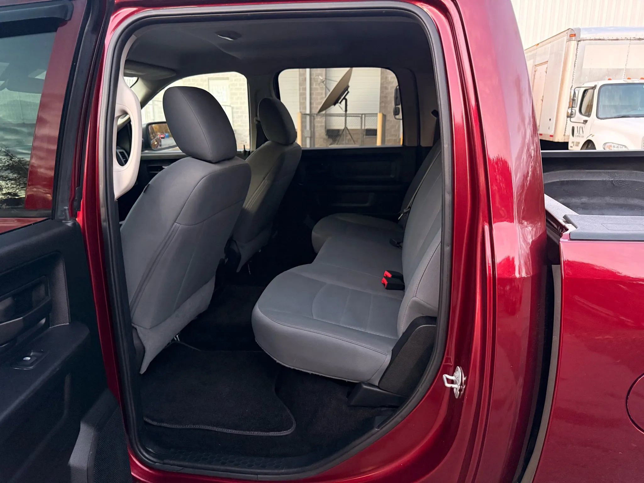 Used 2017 RAM 1500 Express image 16