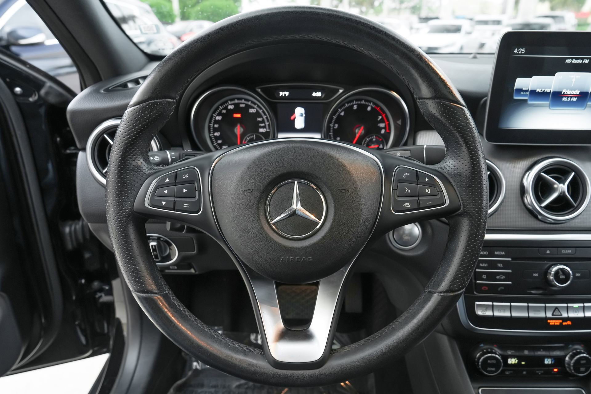 Used 2020 Mercedes-Benz GLA 250 4MATIC image 9