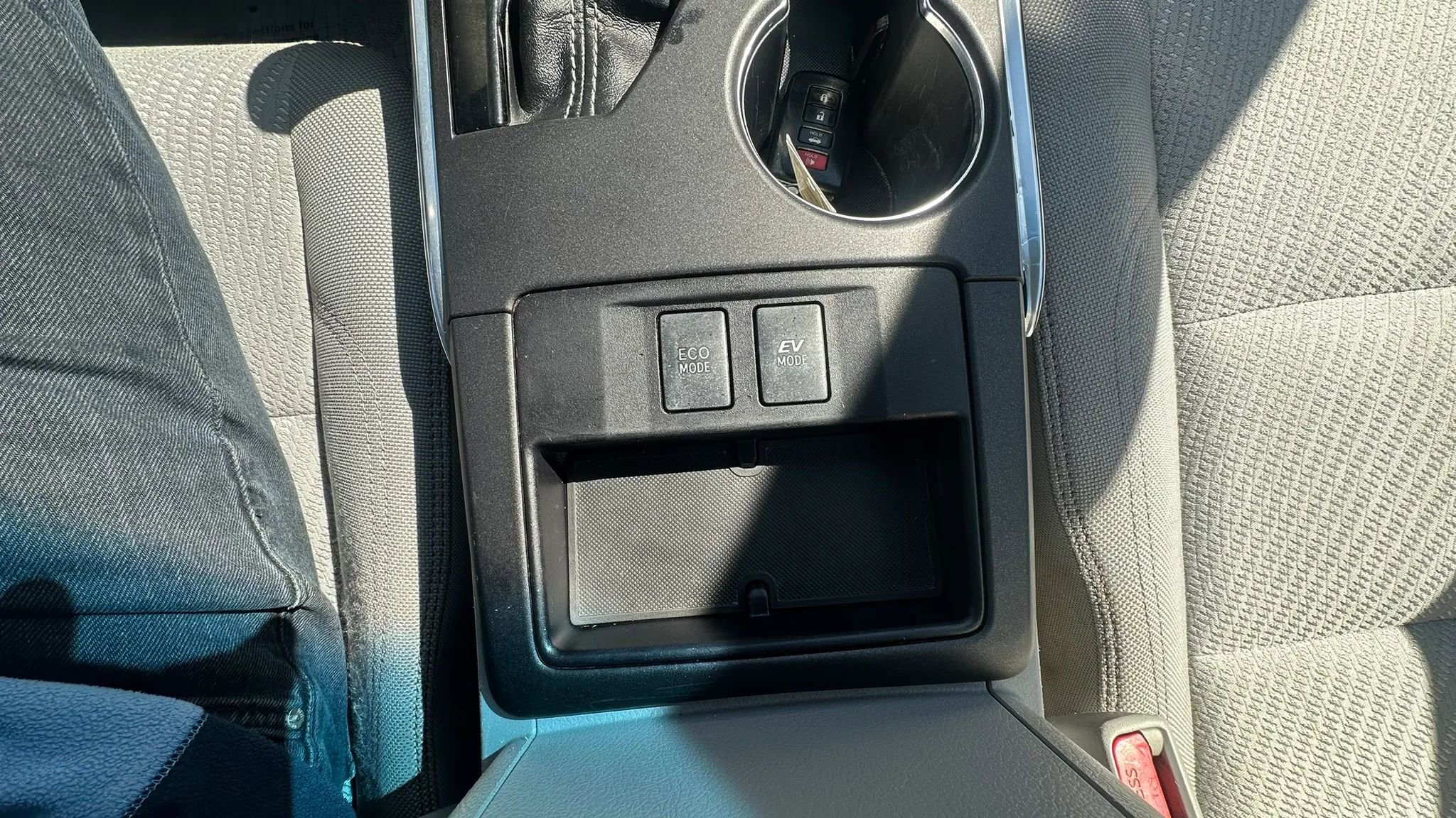 Used 2015 Toyota Camry LE FWD image 13