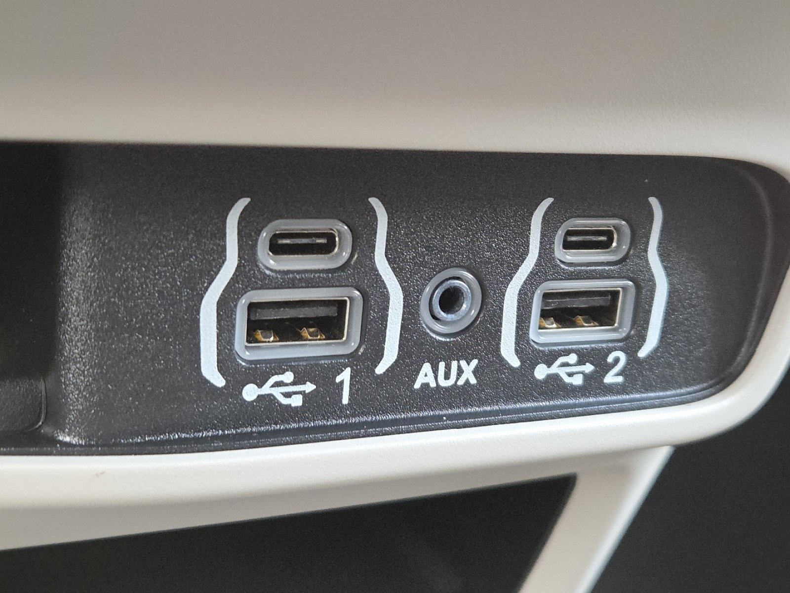 Used 2024 Chrysler Pacifica Touring-L image 32