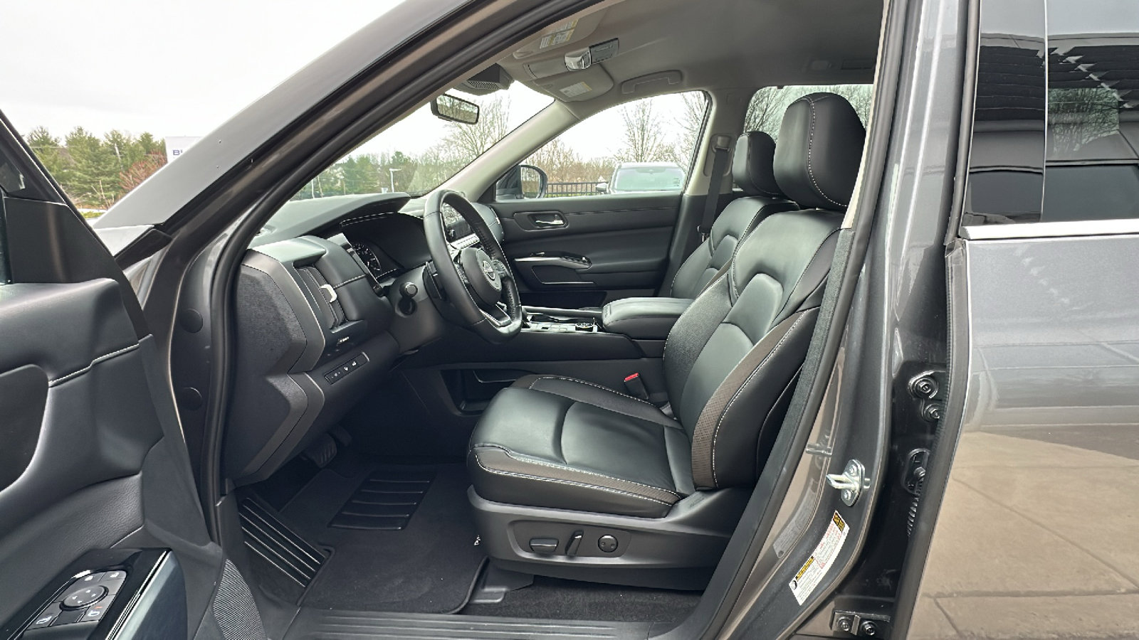 Certified 2023 Nissan Pathfinder SL image 11