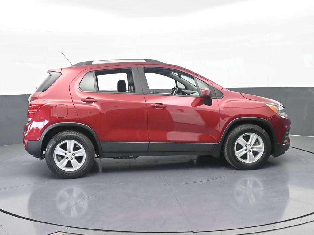 Used 2021 Chevrolet Trax LT w/ LT Convenience Package FWD image 7