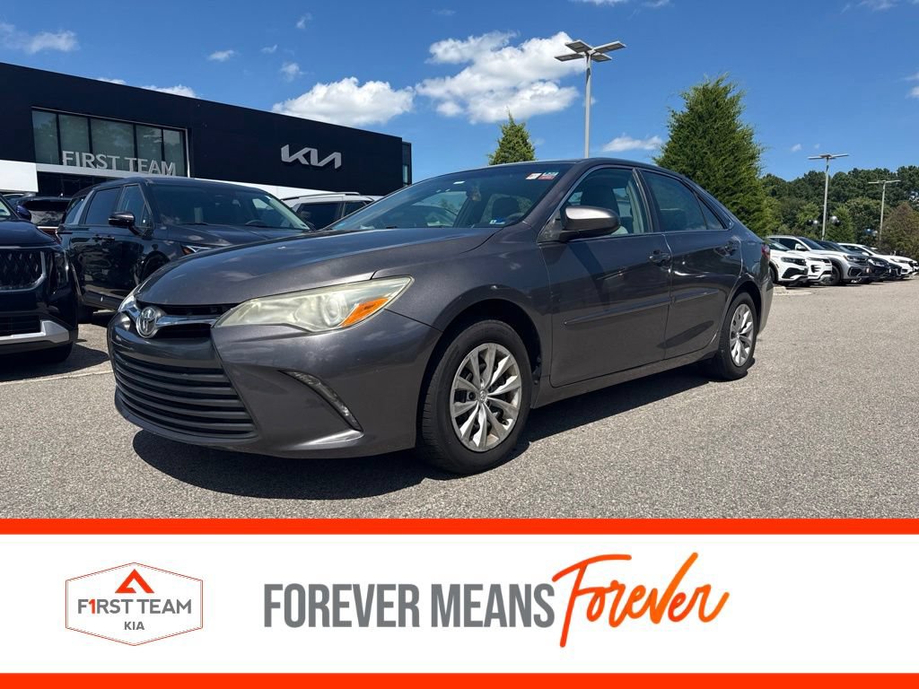 Used 2015 Toyota Camry LE FWD image 1